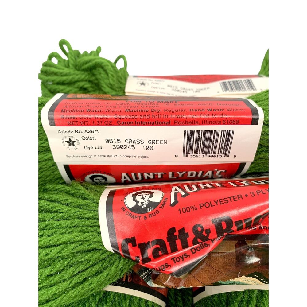 Vintage Aunt Lydia's Heavy Rug Yarn 615 Grass Green 8 Skeins 323 total grams - Picture 6 of 6